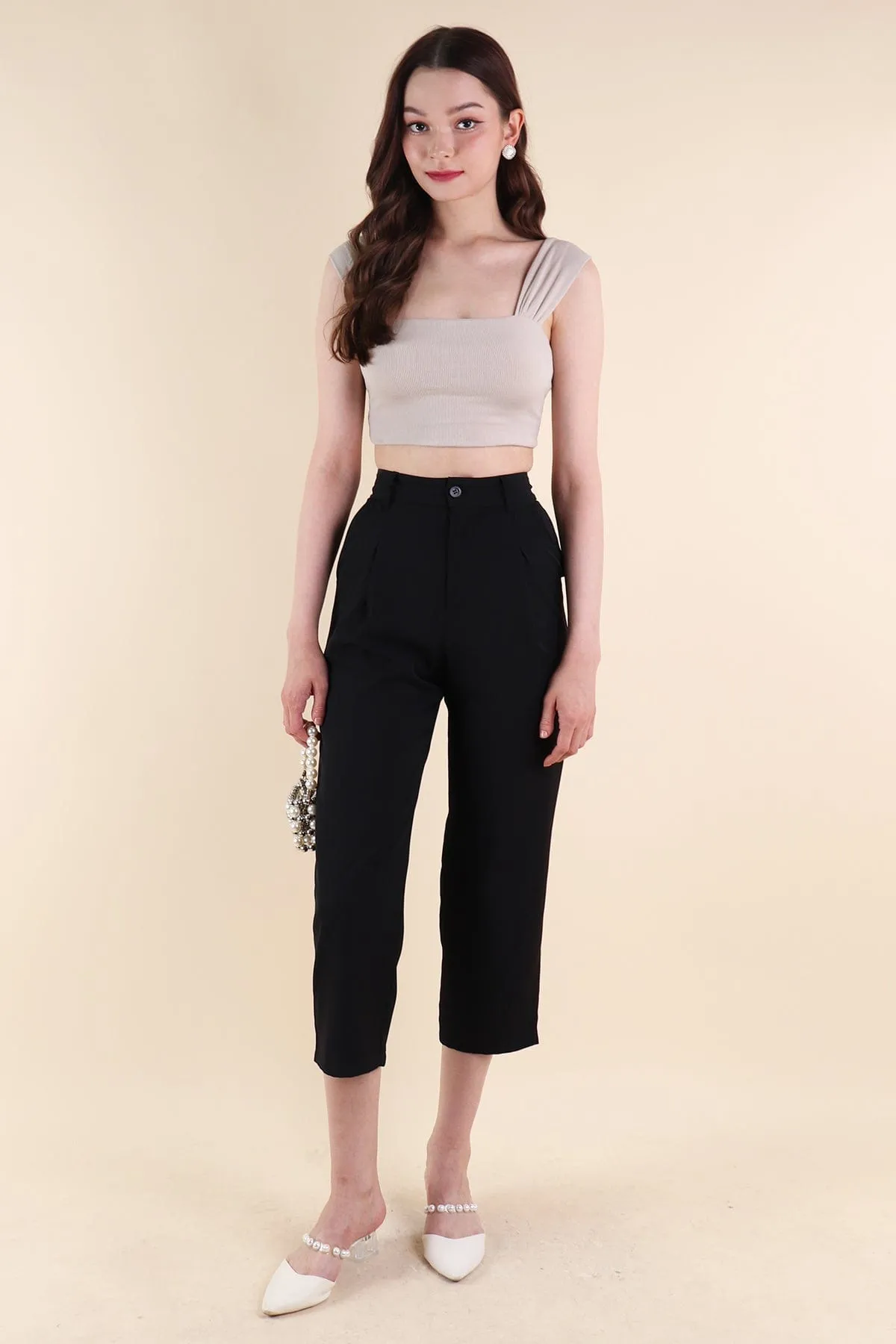 ARI TAPERED TROUSERS IN BLACK