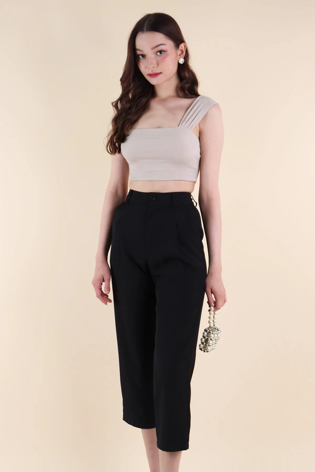 ARI TAPERED TROUSERS IN BLACK