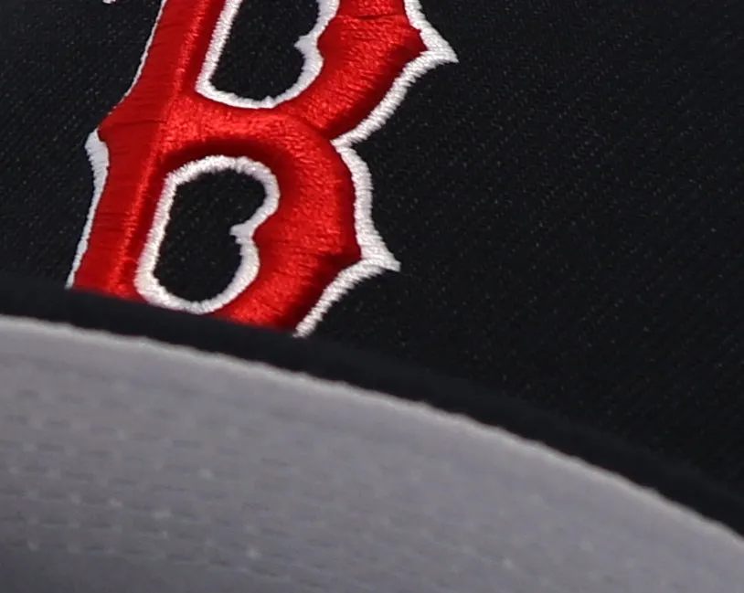 BOSTON RED SOX "2004 WORLD SERIES" NEW ERA 59FIFTY FITTED (GREY BRIM)