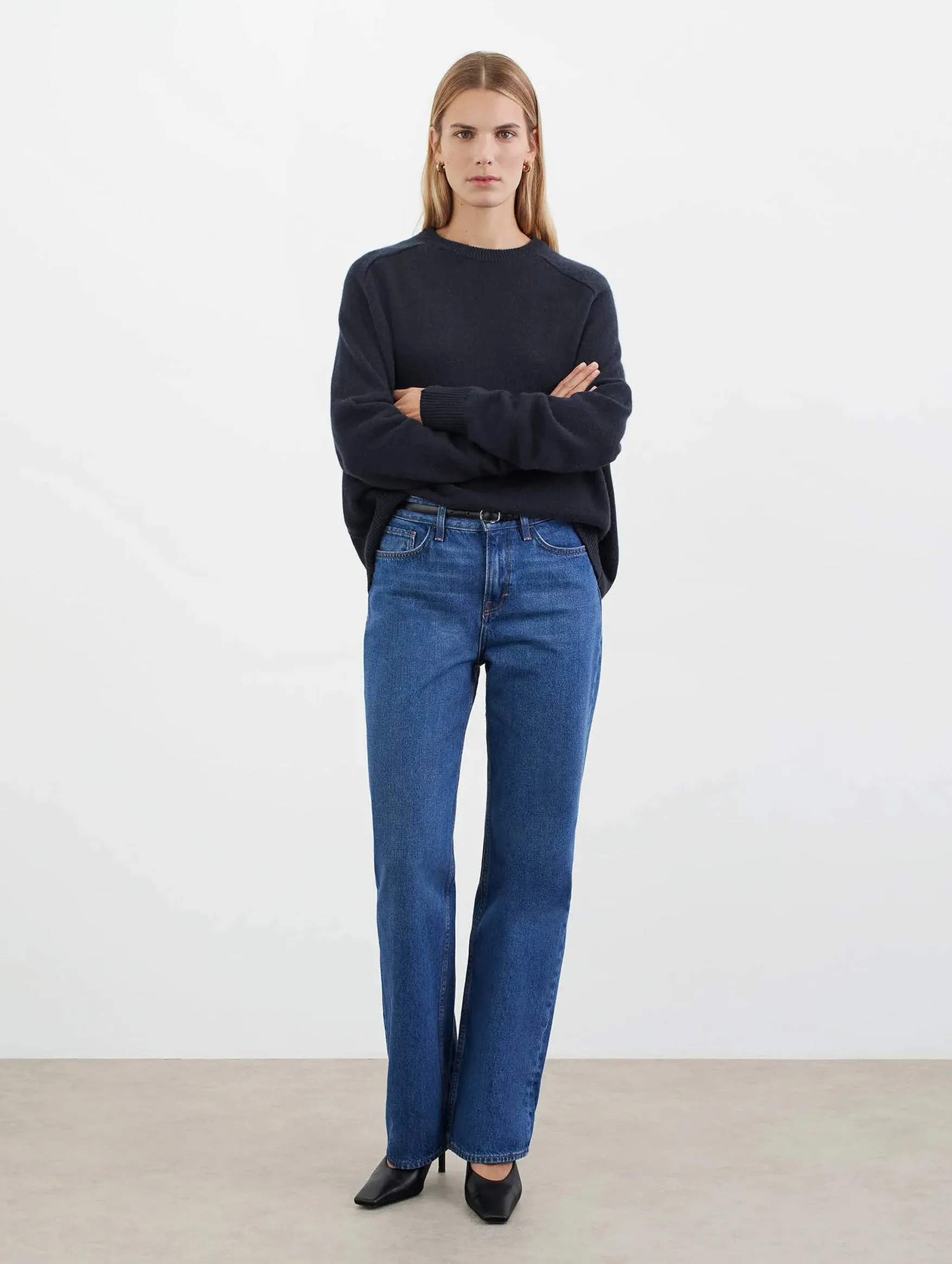 Boyfriend O-Neck Cashmere Sweater in Navy