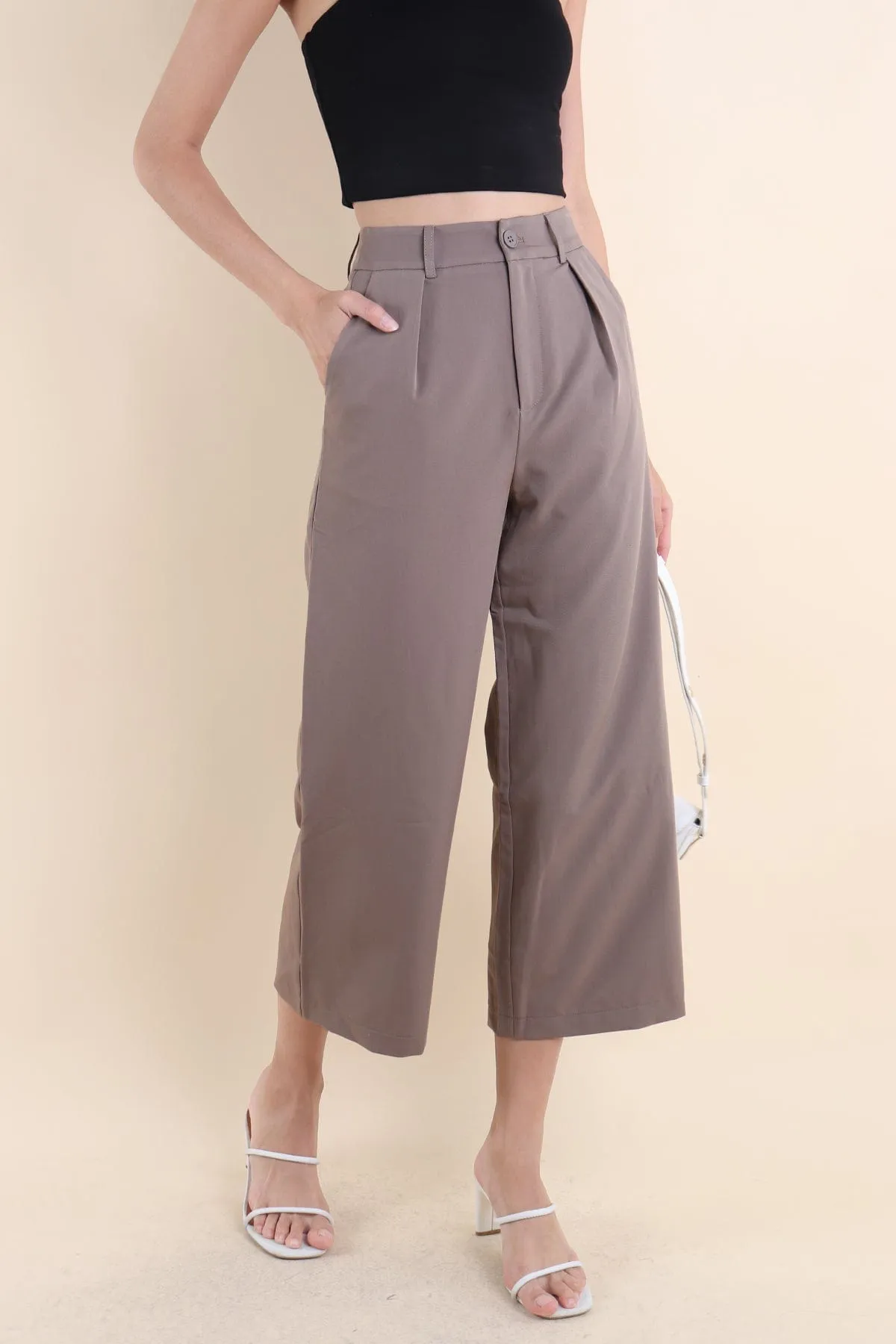 CAMO PLEATED WIDE LEG TROUSERS IN MOCHA