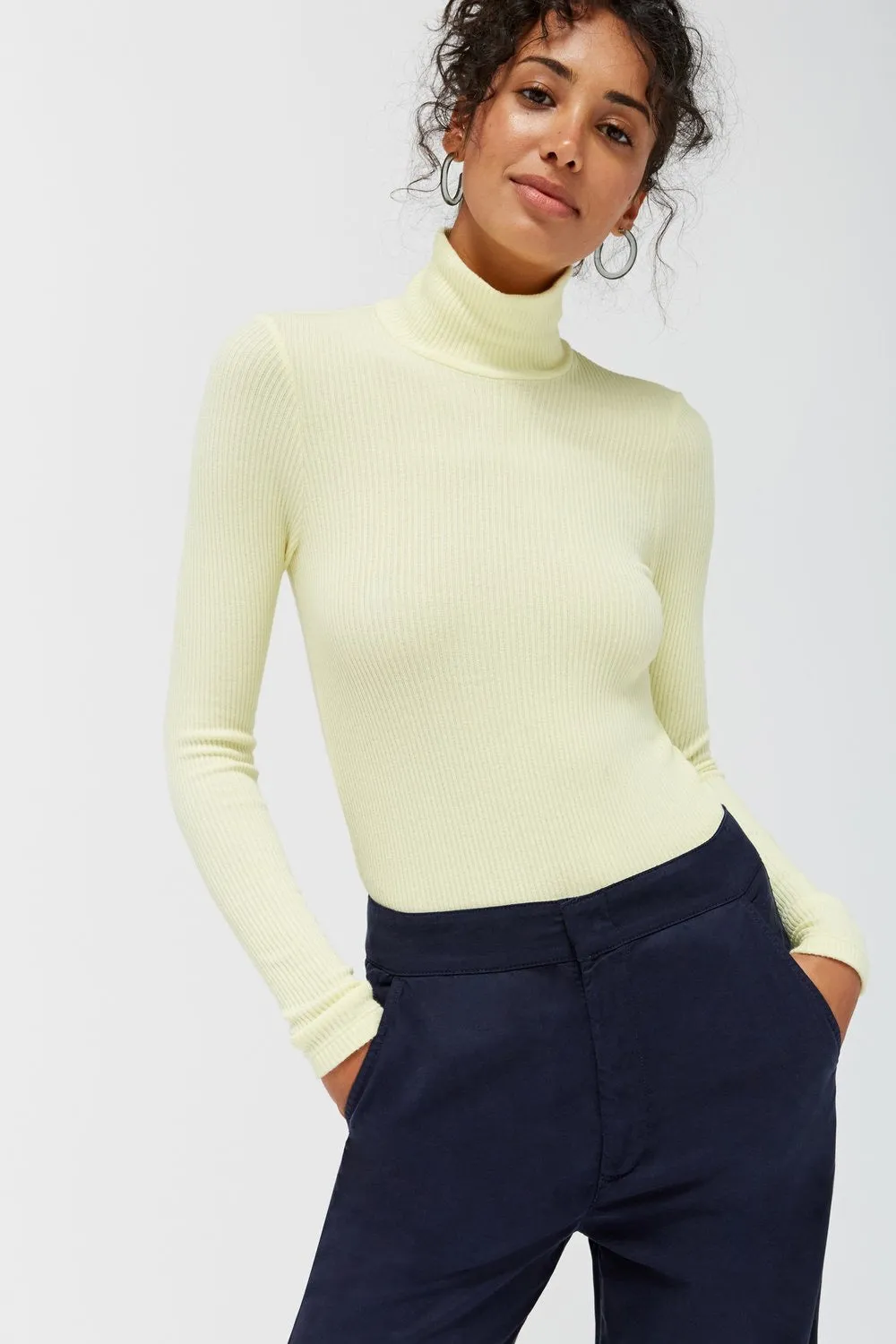 LACAUSA buttermilk ribbed turtleneck sweater